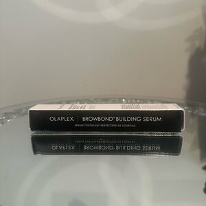OLAPLEX Browbond Building Serum - Black and White